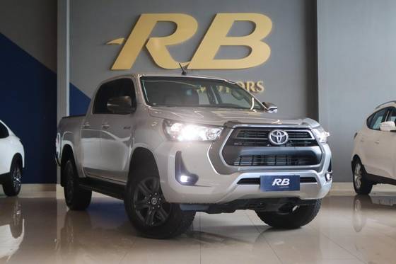 TOYOTA HILUX 2.8 D-4D TURBO DIESEL CD SR 4X4 AUTOMÁTICO
